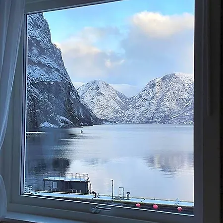 Svingen - Panoramic Fjord Views In Flam *