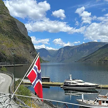 Svingen - Panoramic Fjord Views In Flam * أرلاند